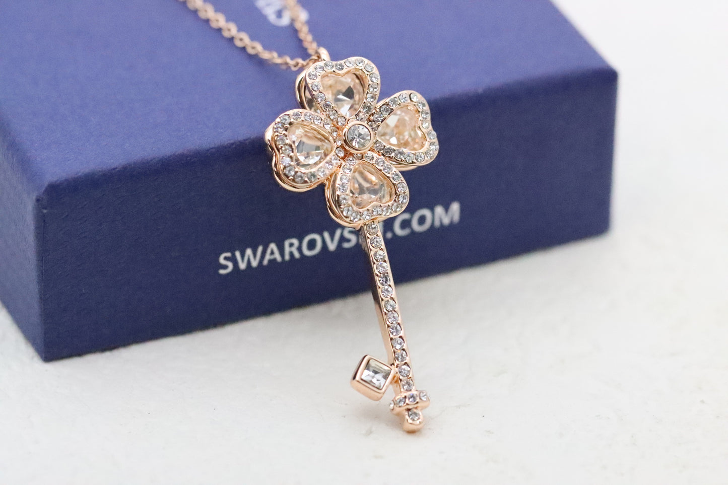 Rose gold diamond rotating four-leaf clover key necklace