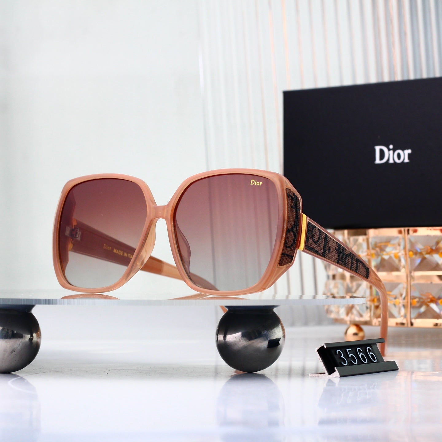 Full frame cat-shaped sunglasses