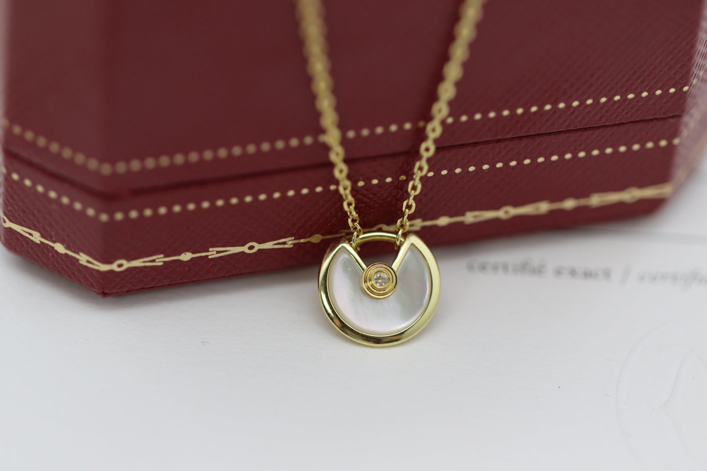 Rose Gold White Shell Amulet Clavicle Necklace