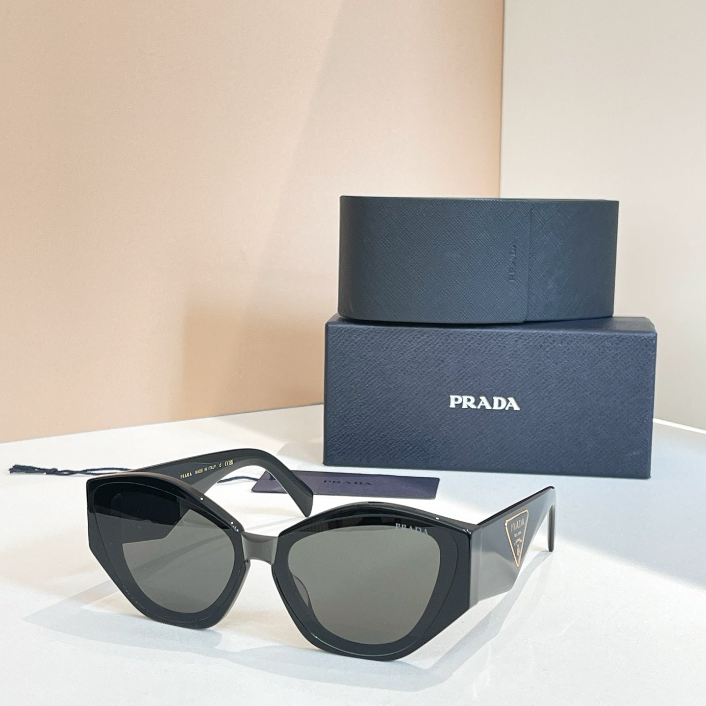 New style two-tone cat-shaped sunglasses