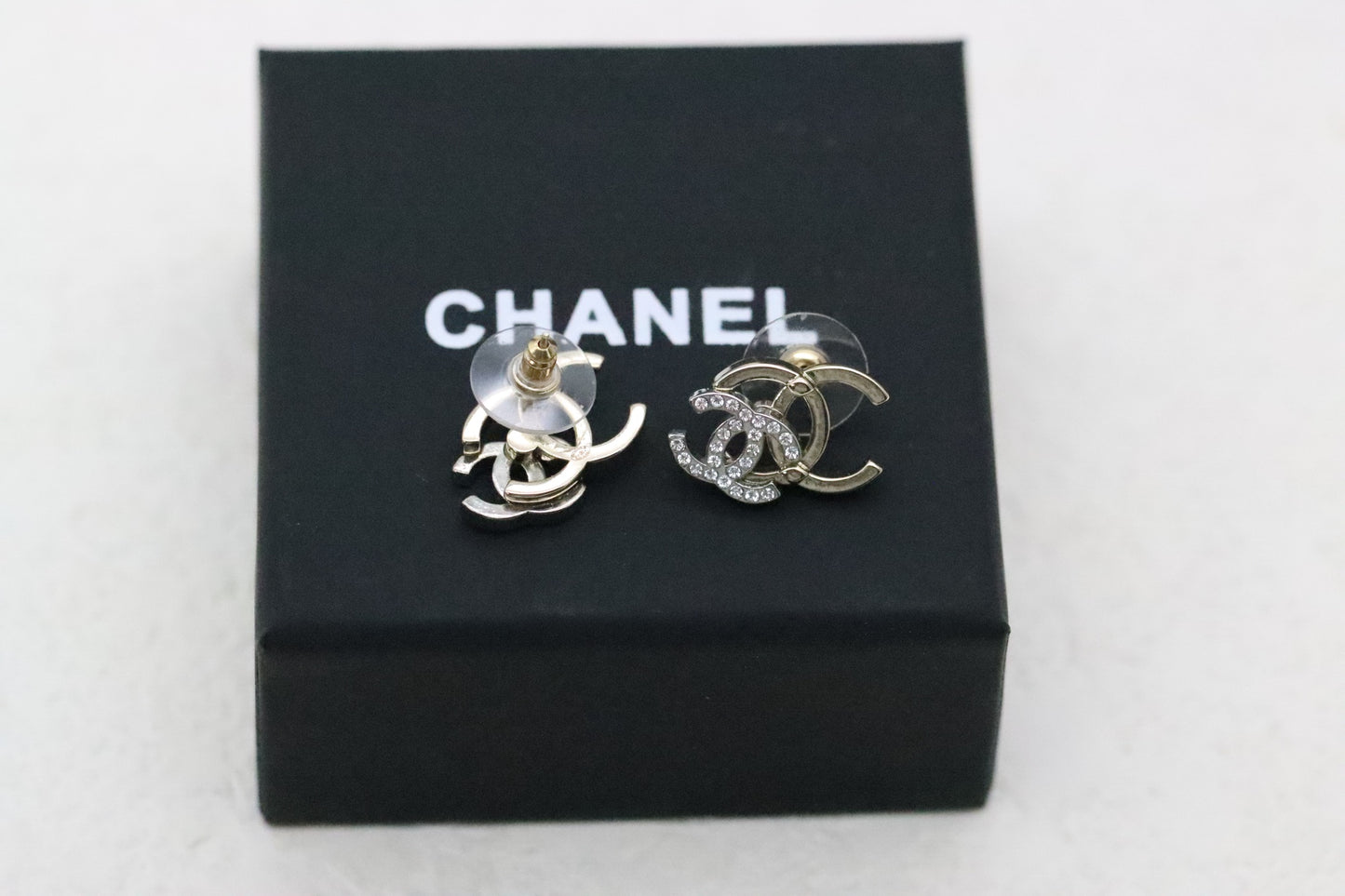 Colorblocked overlapping diamond double C earrings