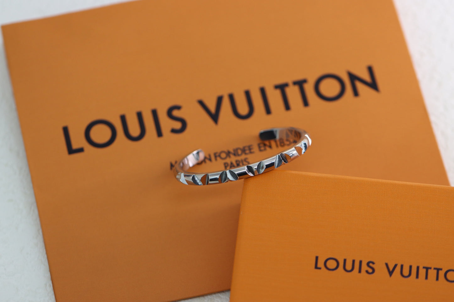 Silver V bracelet