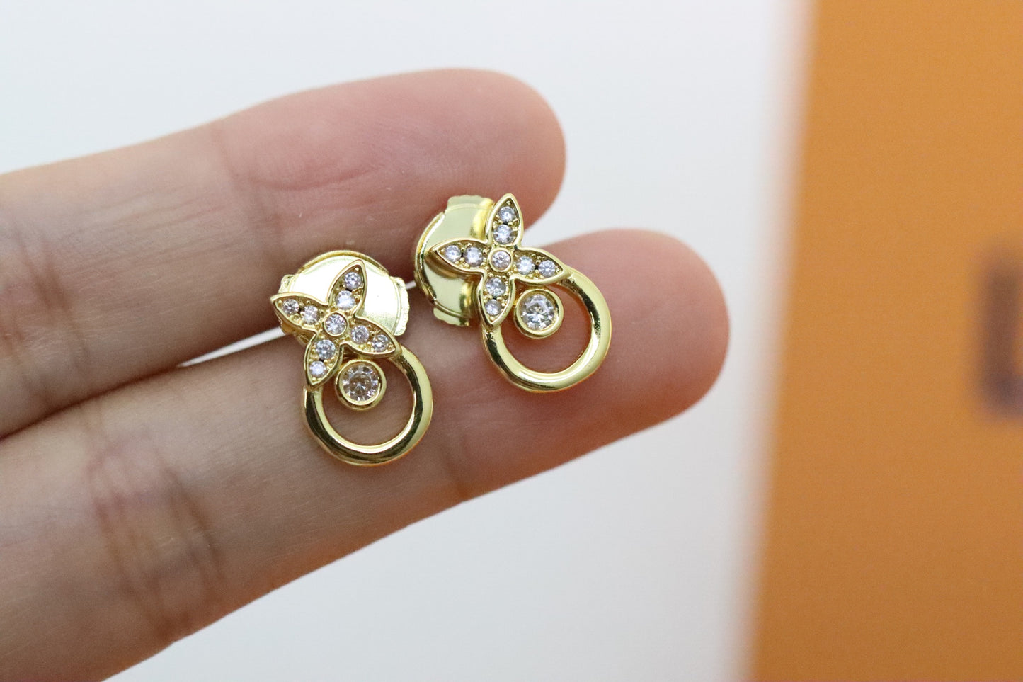 Full Diamond Four-Leaf Clover Flower Round Diamond Earrings