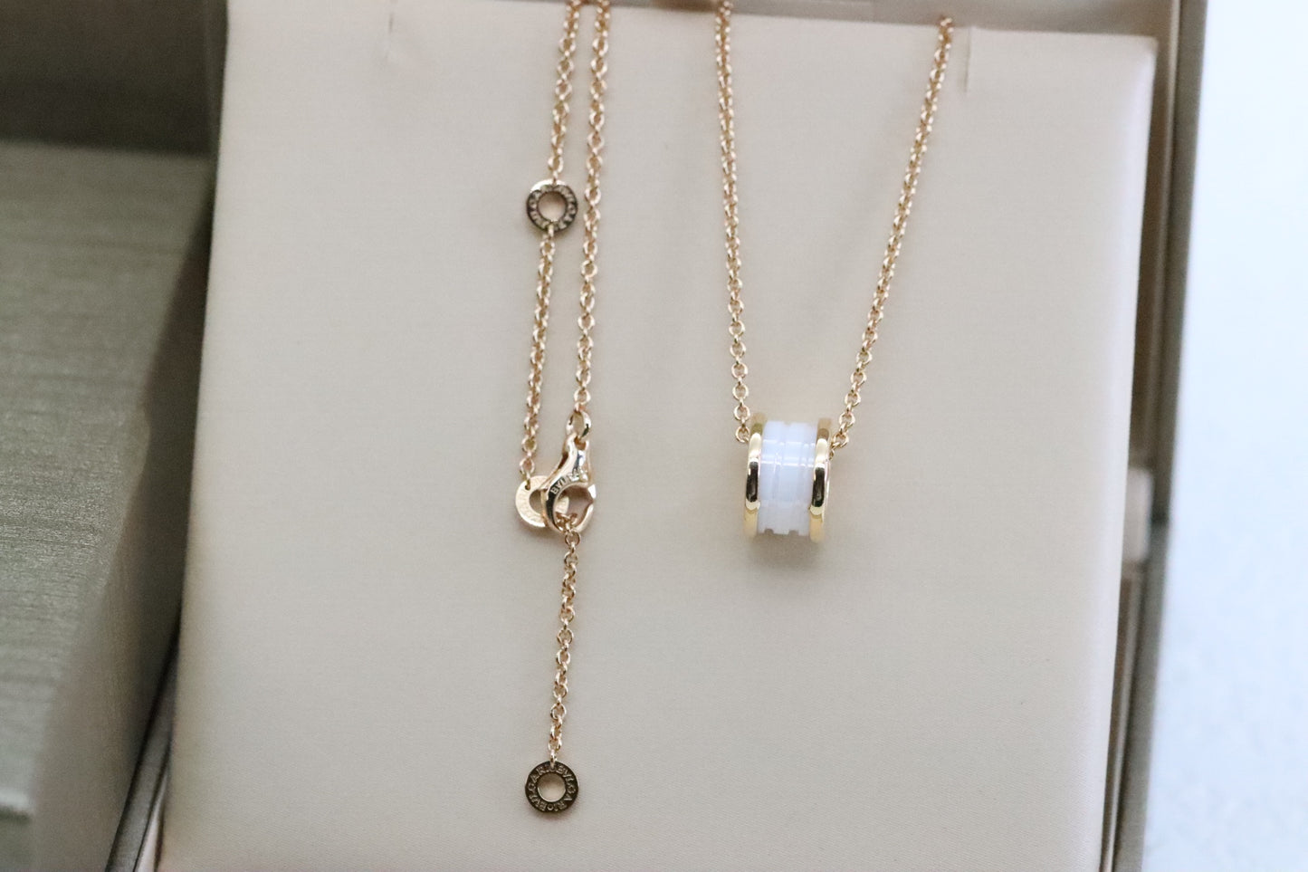 Rose gold and diamond necklace with white ceramic