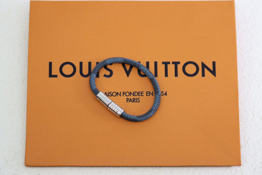 Silver rivet navy blue new bracelet