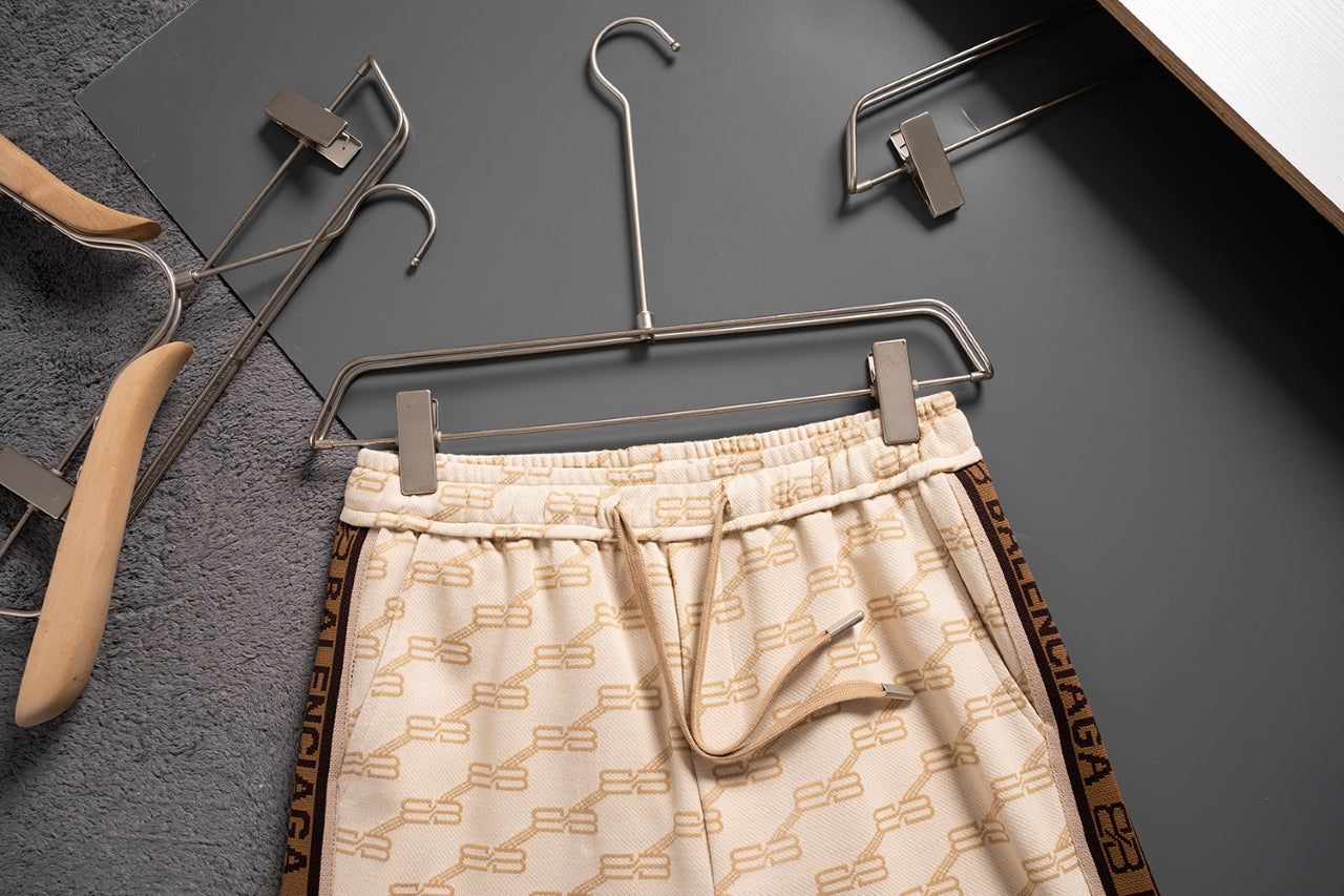 New knitted shorts, fashionable and casual shorts