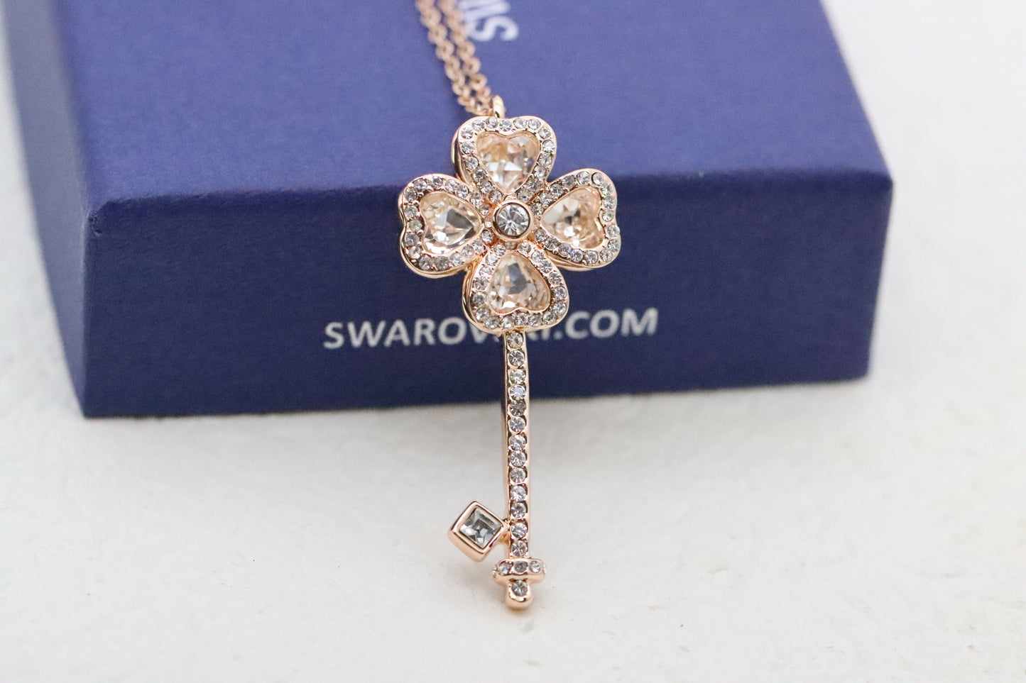 Rose gold diamond rotating four-leaf clover key necklace