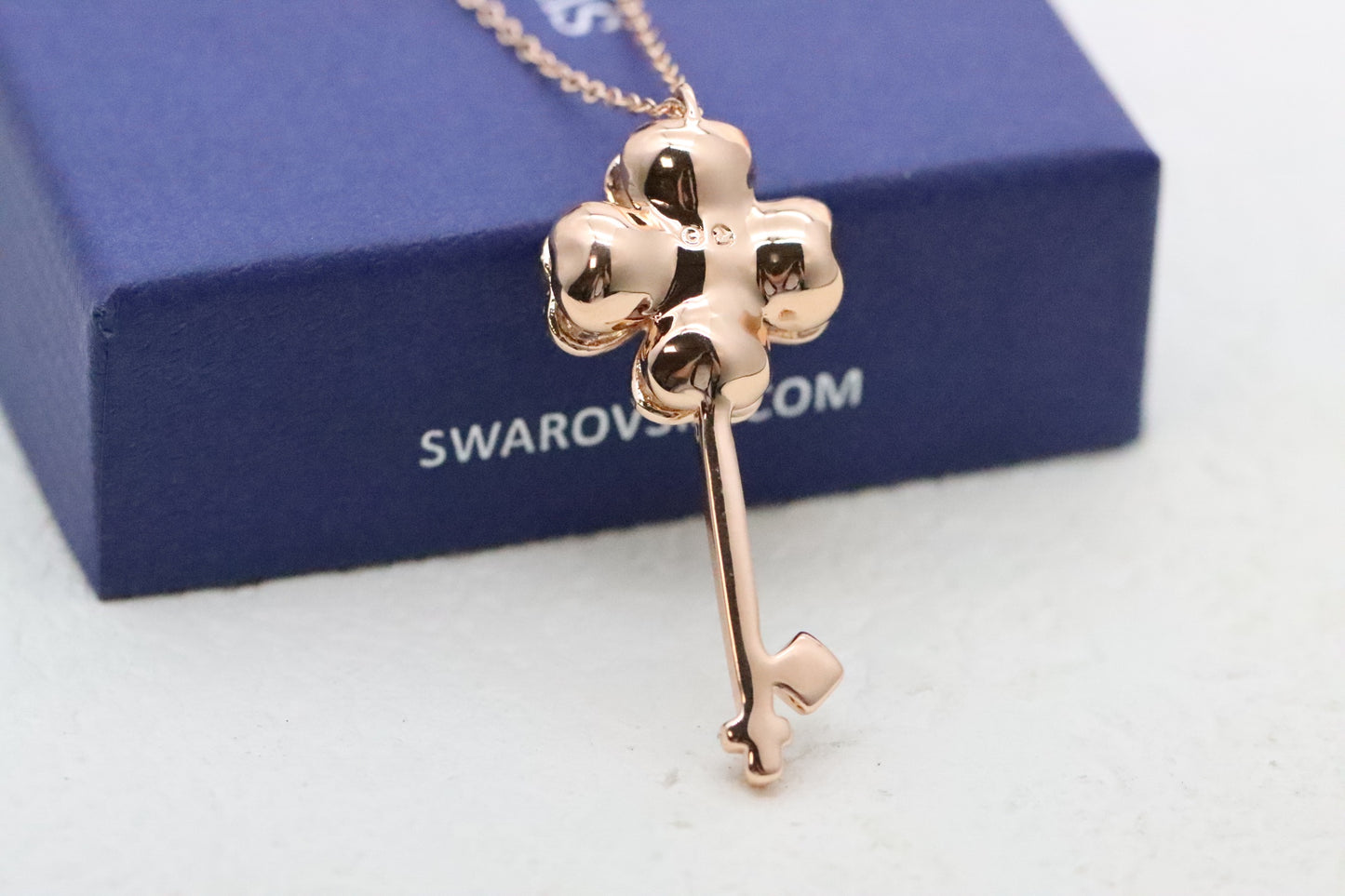Rose gold diamond rotating four-leaf clover key necklace