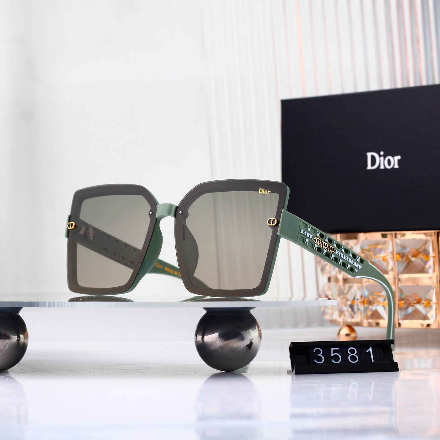 Full frame square sunglasses