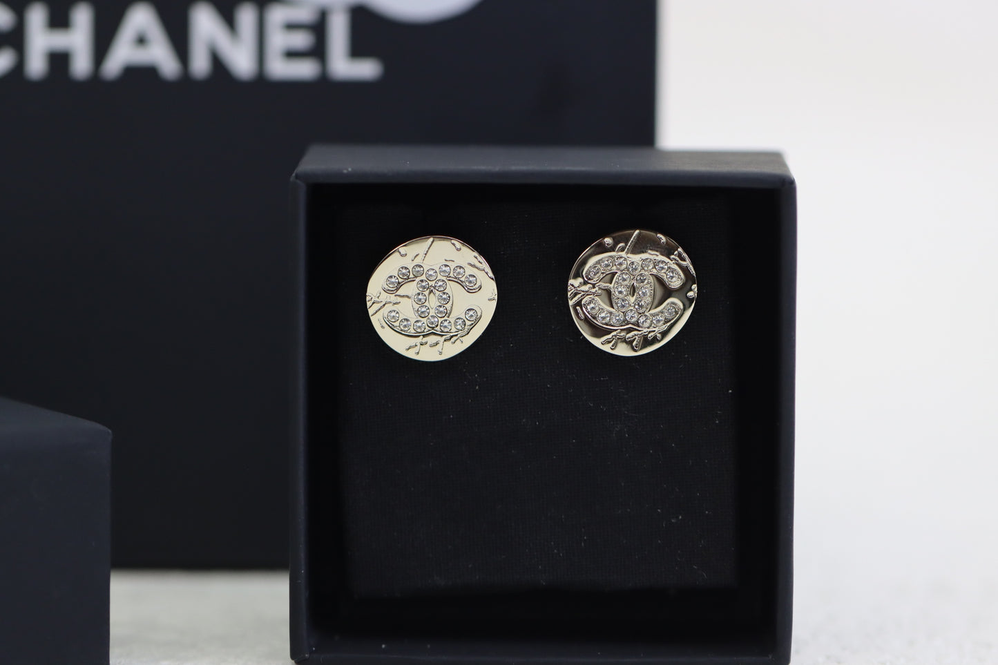 Round diamond double C earrings