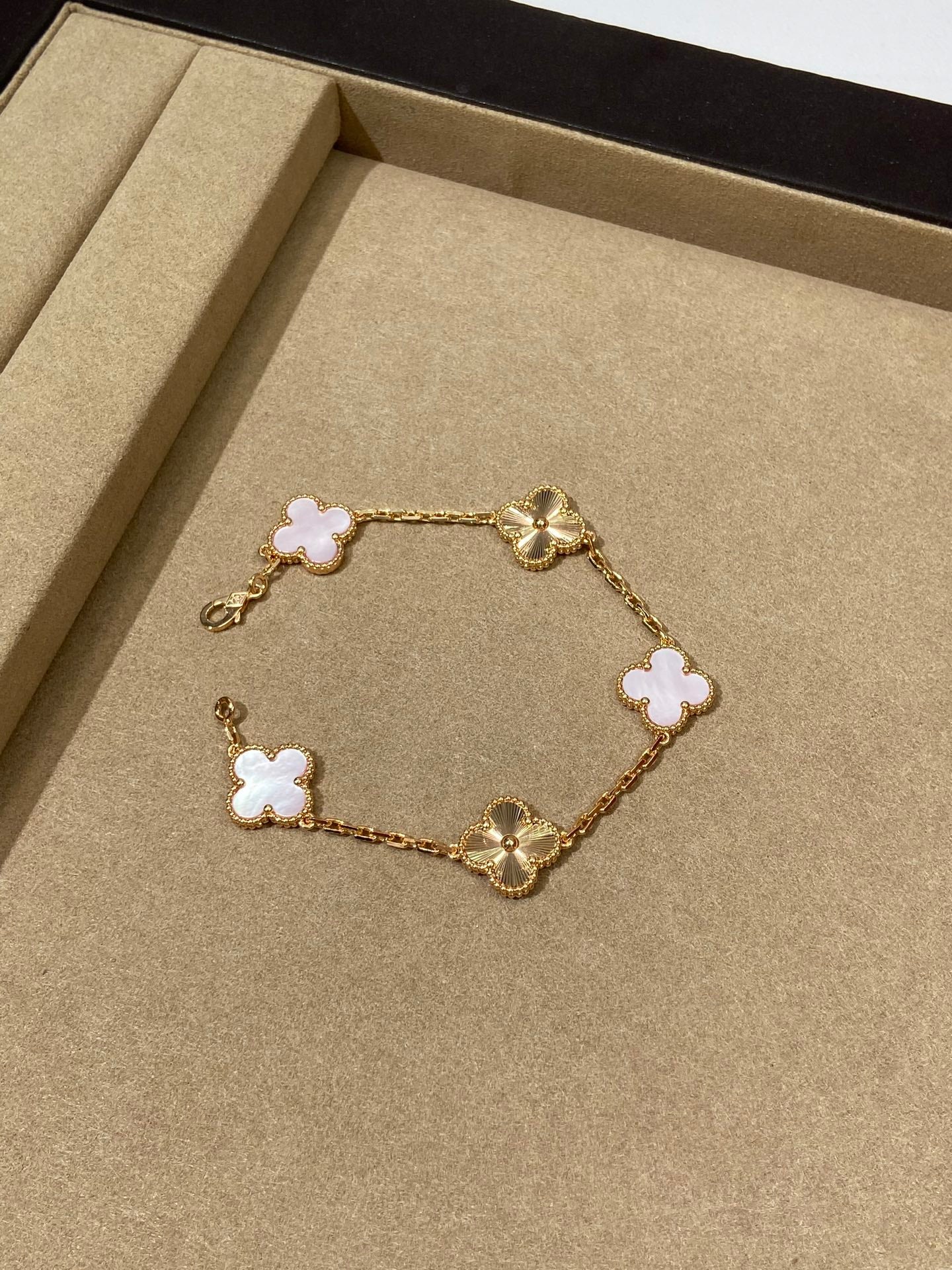 Five-flower bracelet ceramic laser