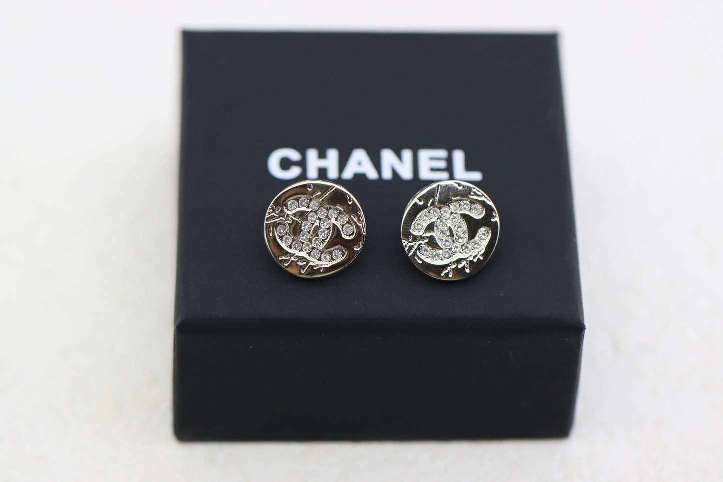 Round diamond double C earrings
