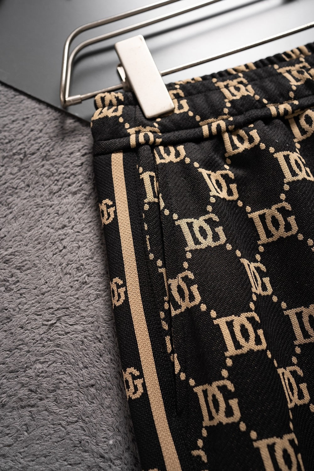 LOGO GRAPHIC KNIT JACQUARD SHORTS