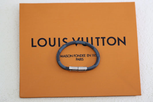 Silver rivet navy blue new bracelet