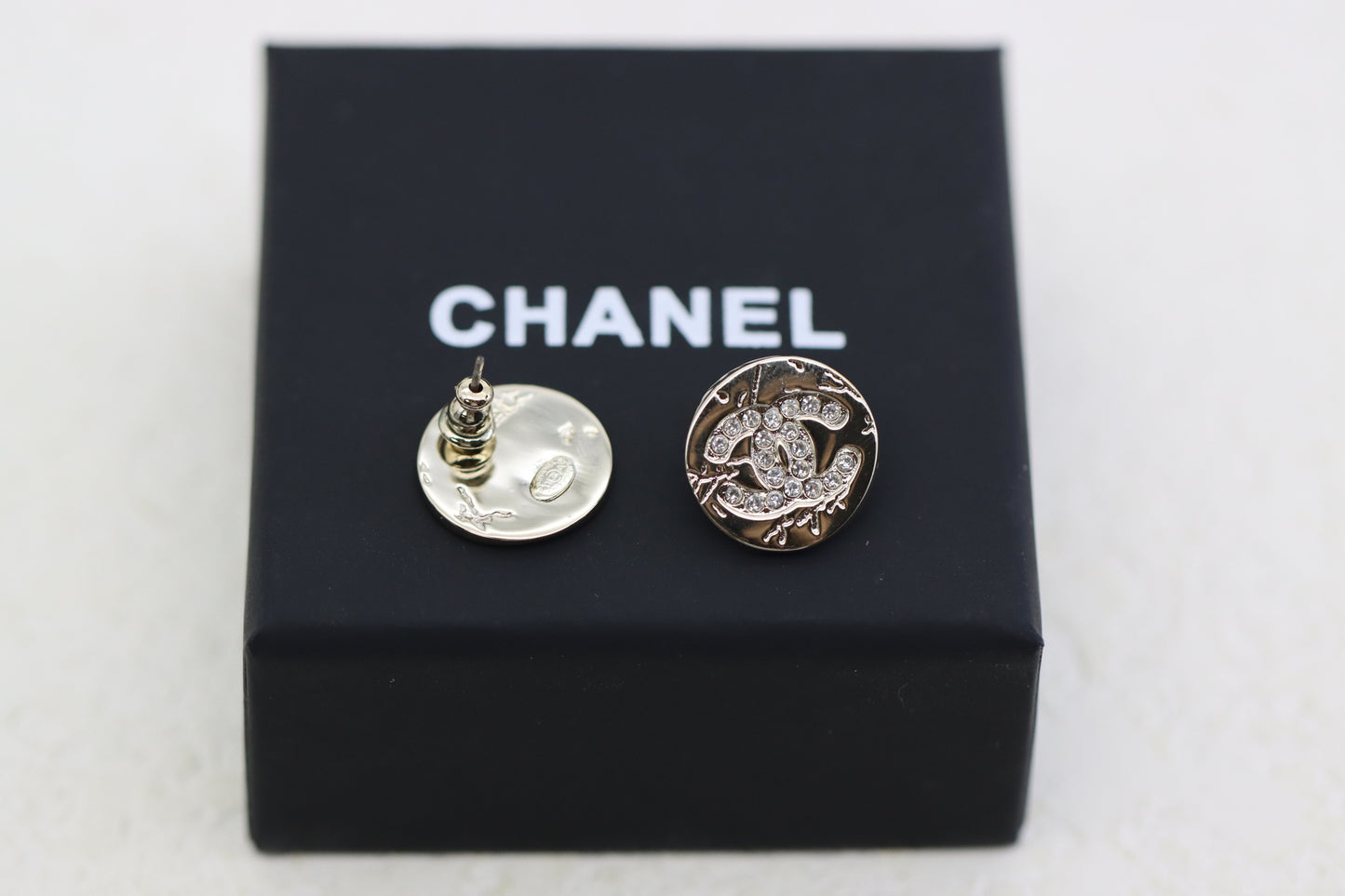 Round diamond double C earrings