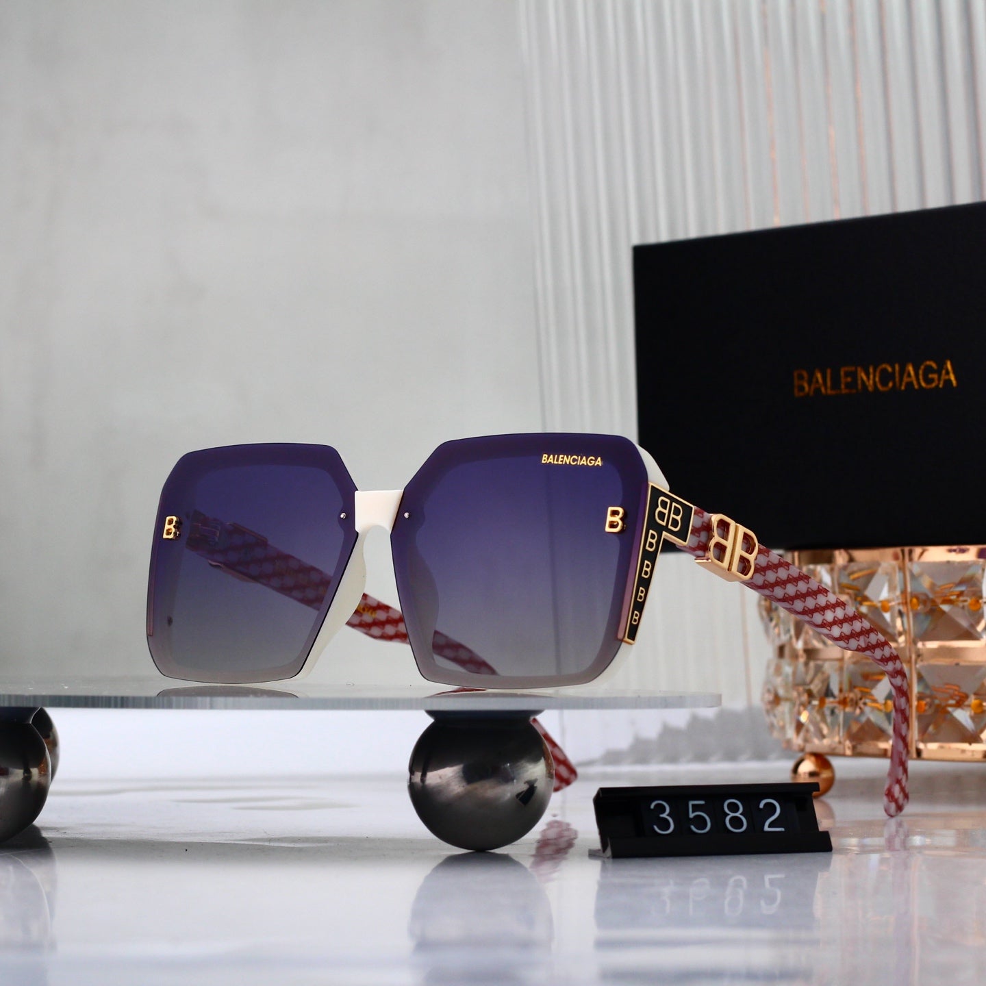 Full frame cat-shaped sunglasses