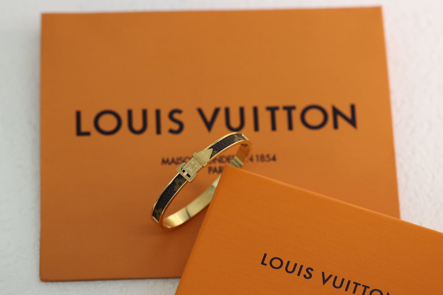 Unpacking Buckle Floral Bracelet