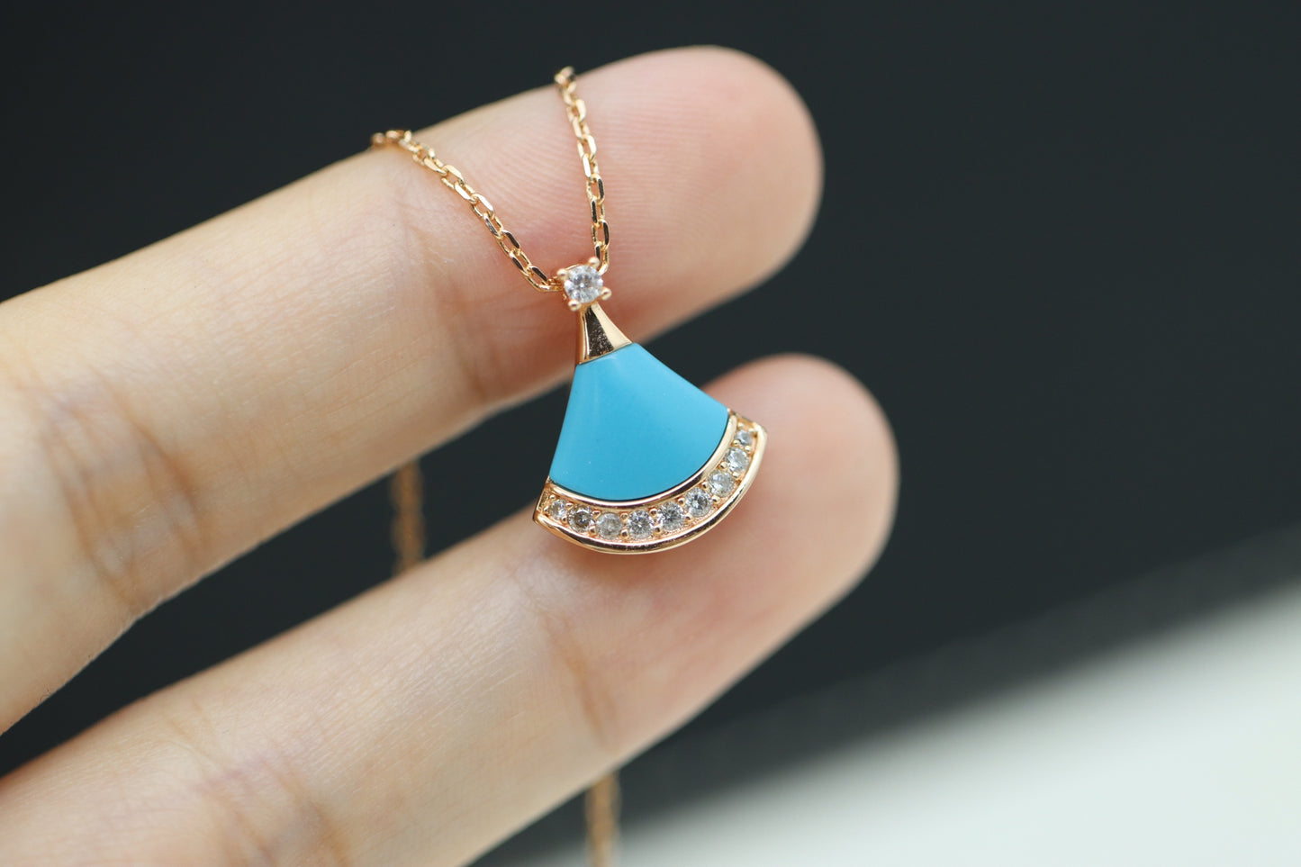 Red agate mini skirt clavicle necklace