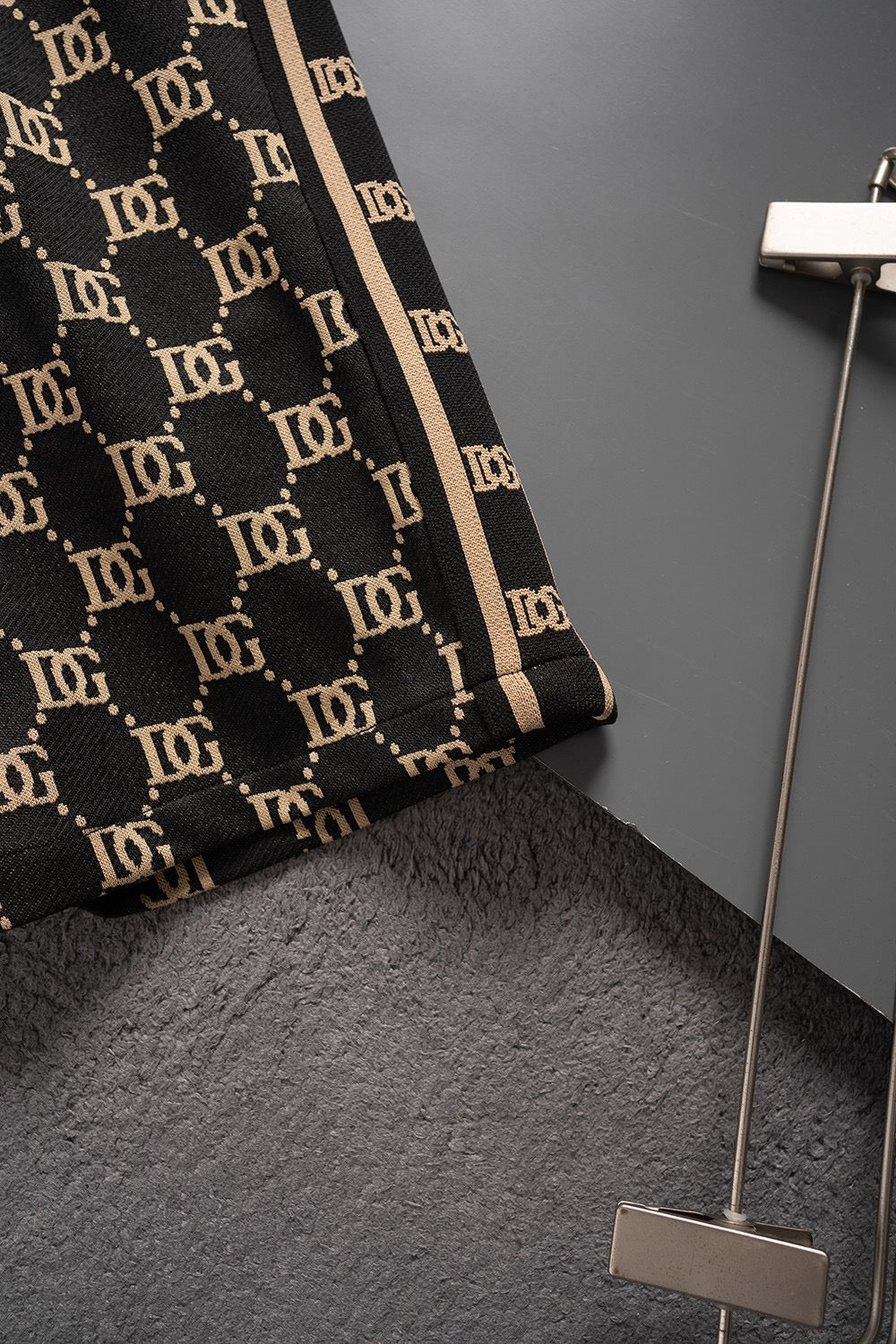 LOGO GRAPHIC KNIT JACQUARD SHORTS