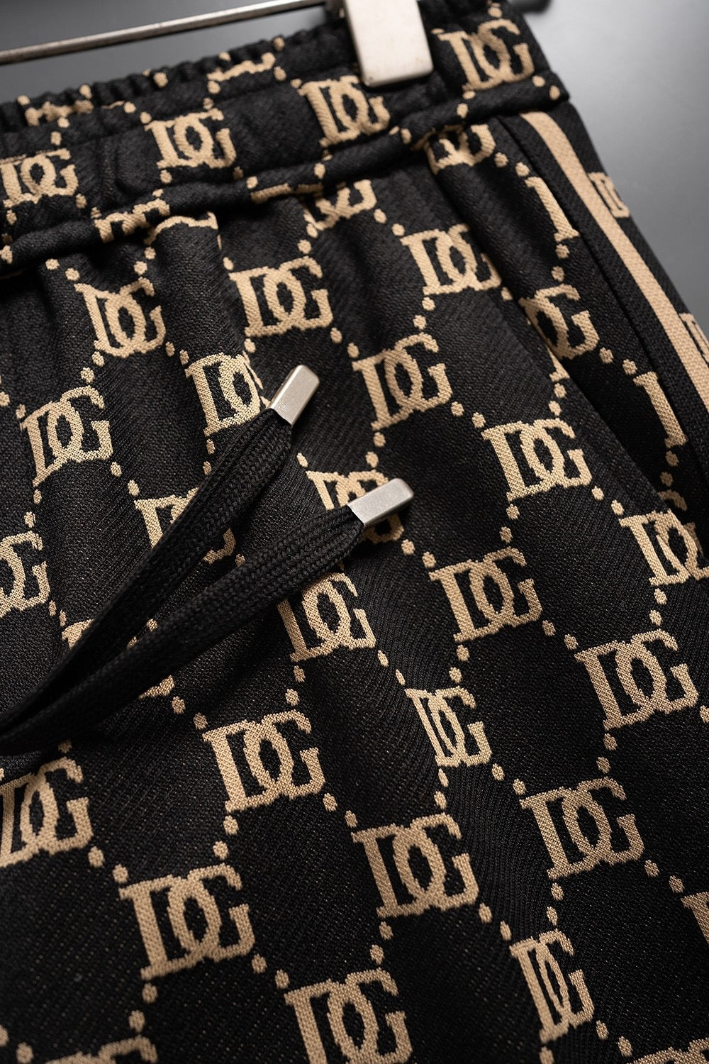 LOGO GRAPHIC KNIT JACQUARD SHORTS