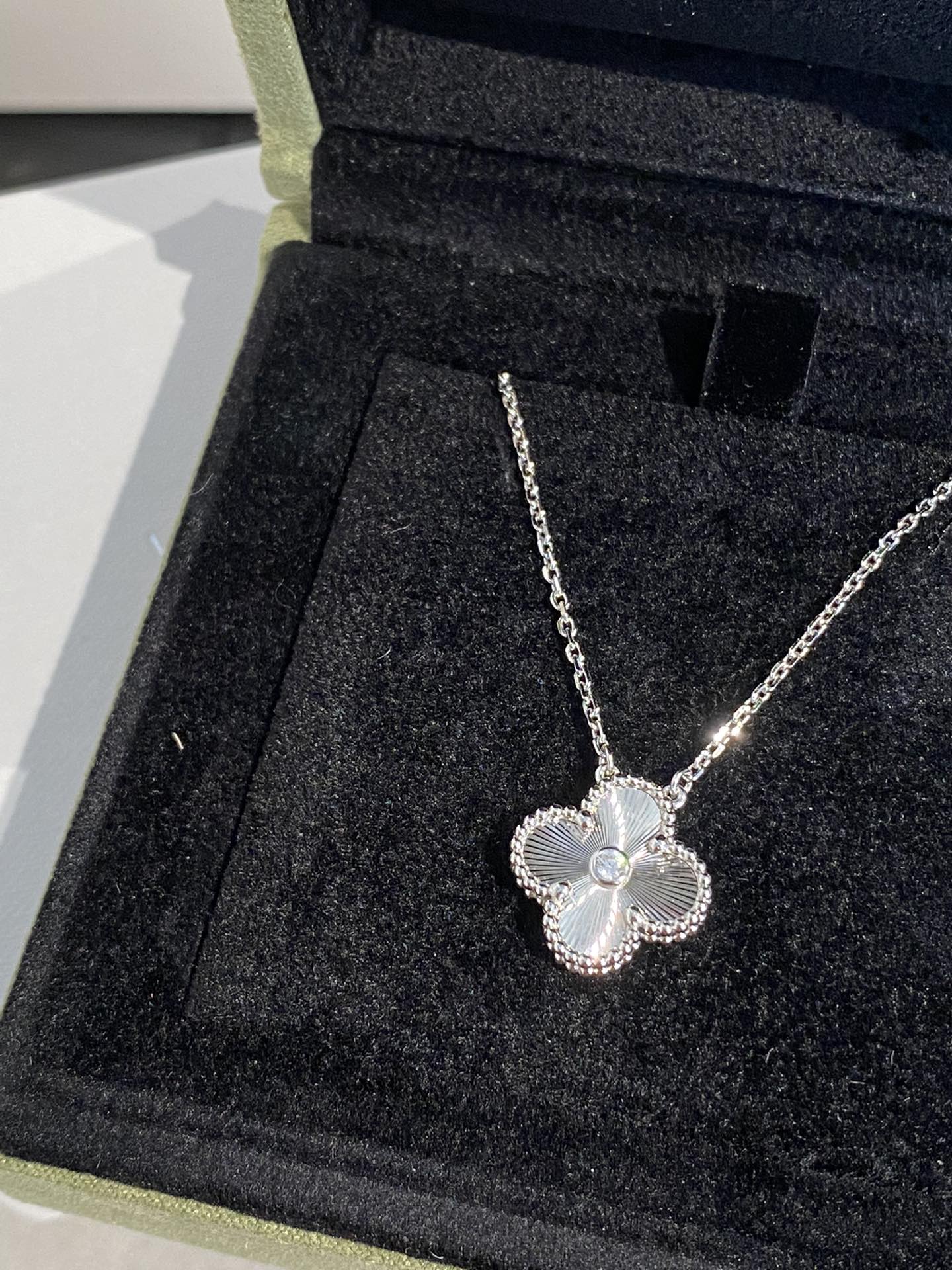 Clover Full Diamond Necklace