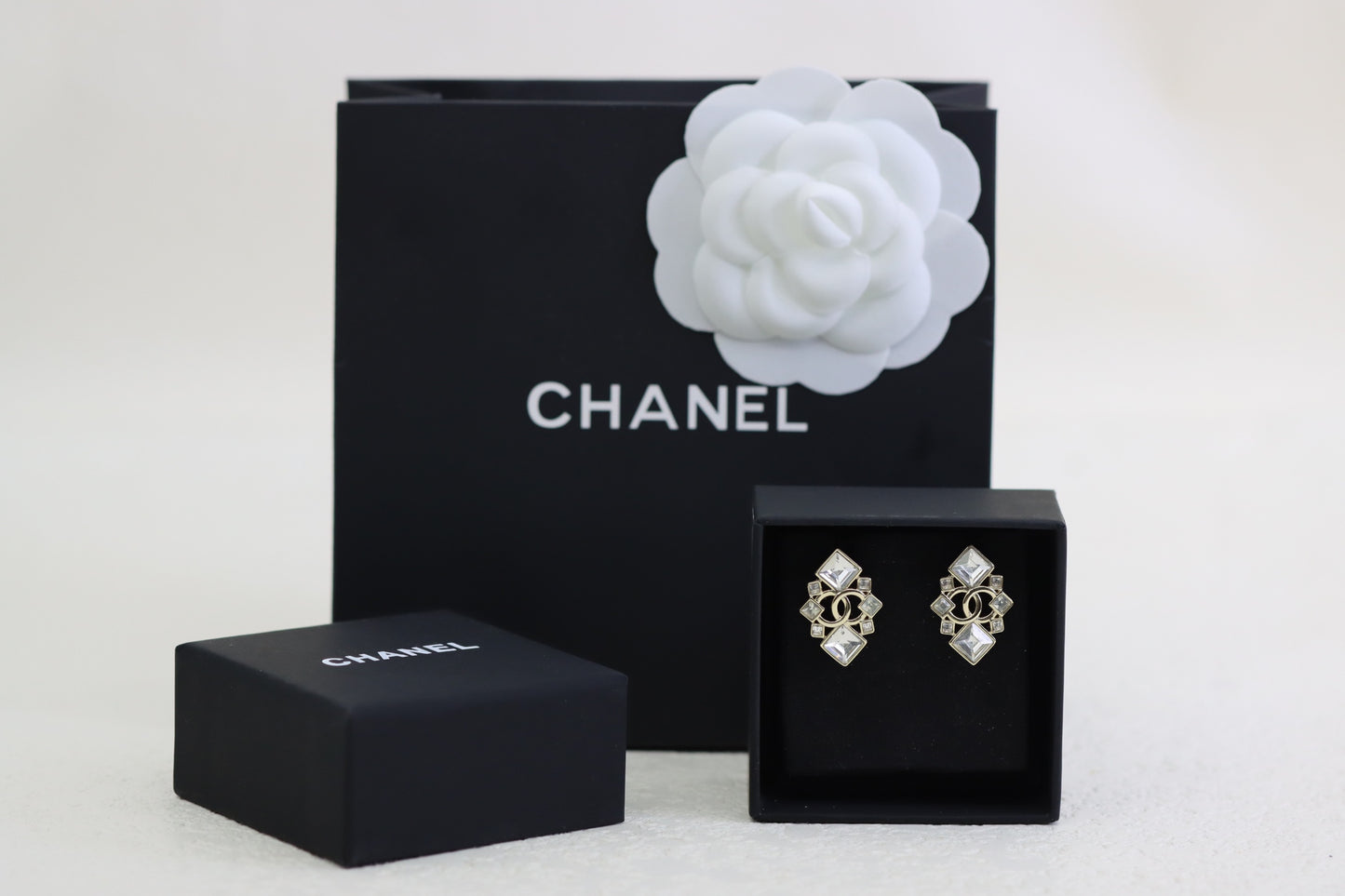 Palace-style square diamond diamond double C earrings