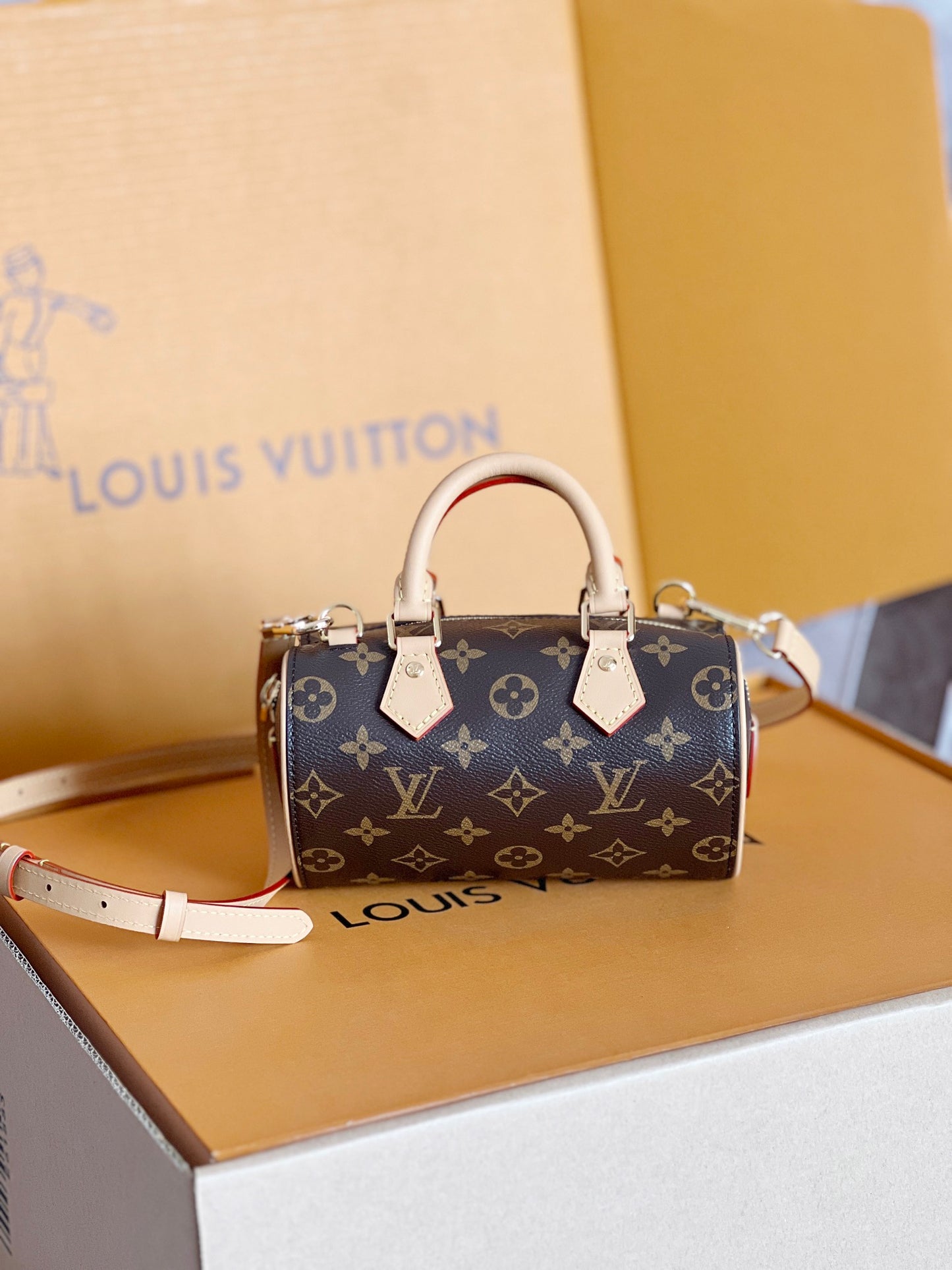 Classic heart-shaped bag