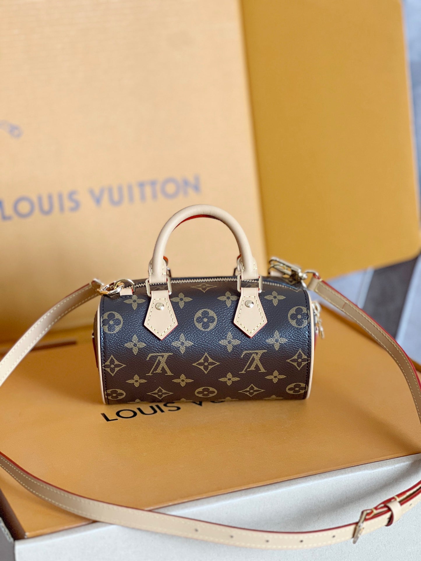 Classic heart-shaped bag
