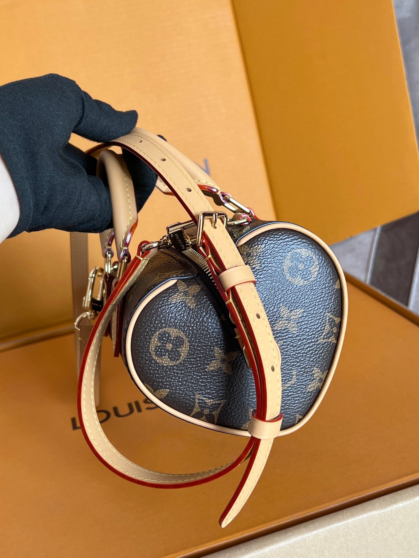 Classic heart-shaped bag