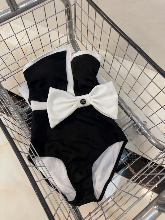 New swimsuit, a must-have for fashion trendsetters!