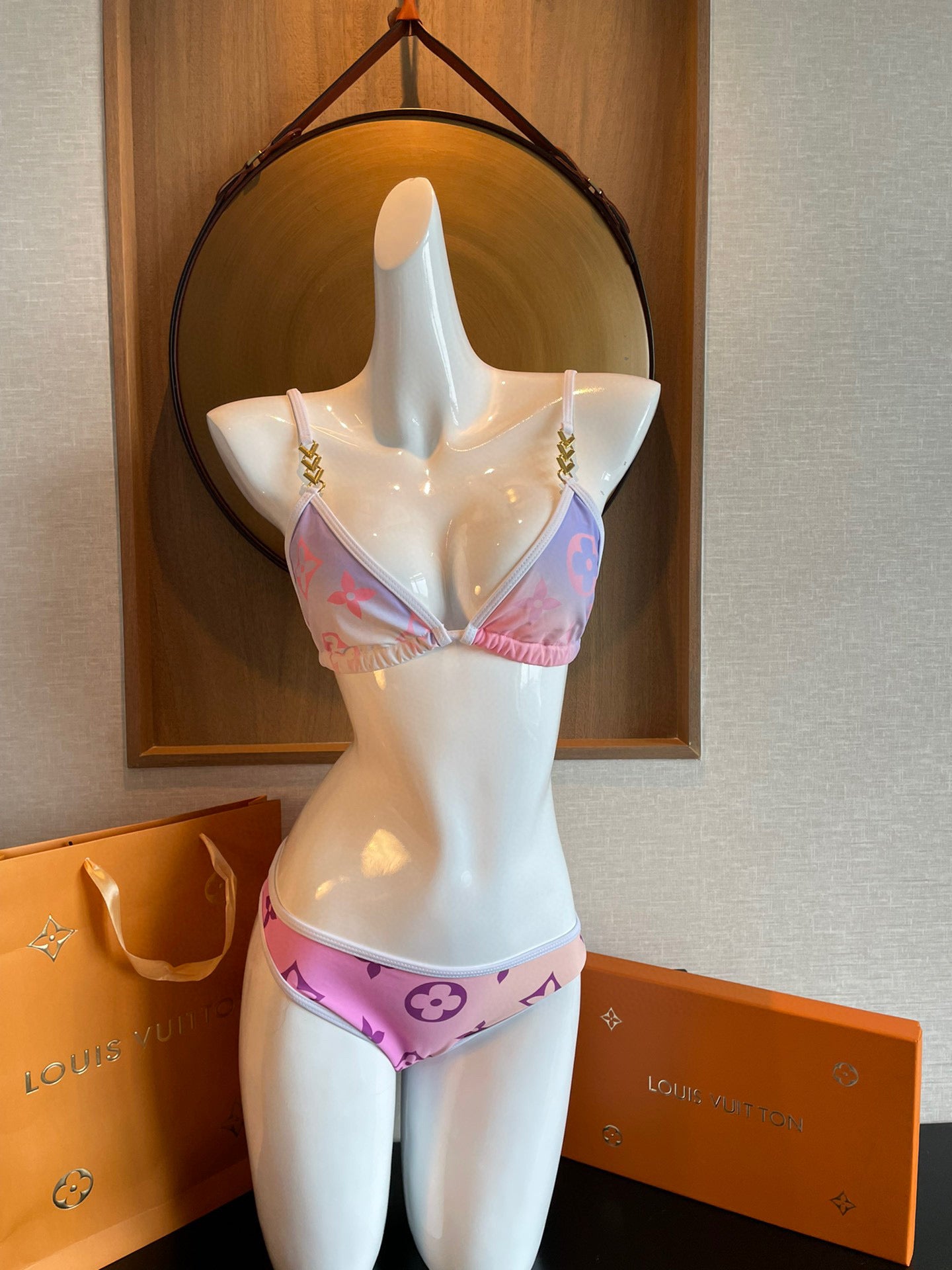 Fabric: breathable and comfortable. Quick-drying elastic swimsuit is more skin-friendly and easy to clean