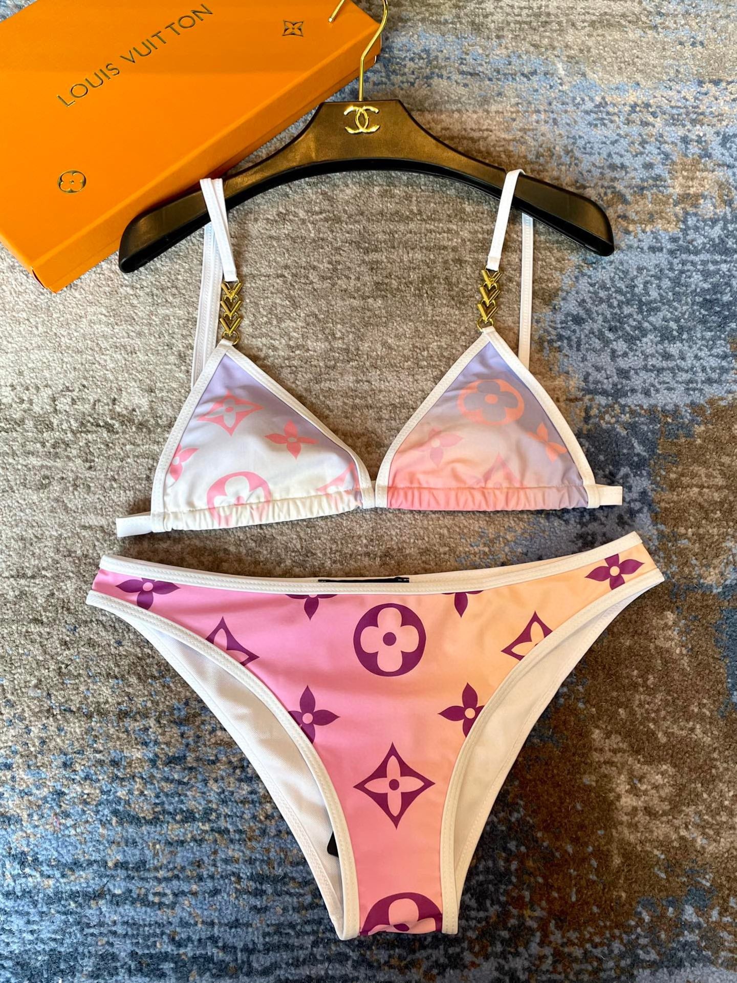 Fabric: breathable and comfortable. Quick-drying elastic swimsuit is more skin-friendly and easy to clean