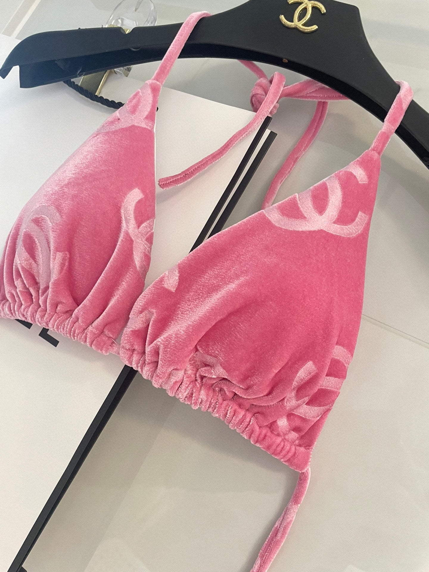 It can be worn as an inner layer or as an outer layer.
