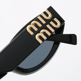 Trendy cat-eye shaped sunglasses