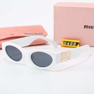 Trendy cat-eye shaped sunglasses