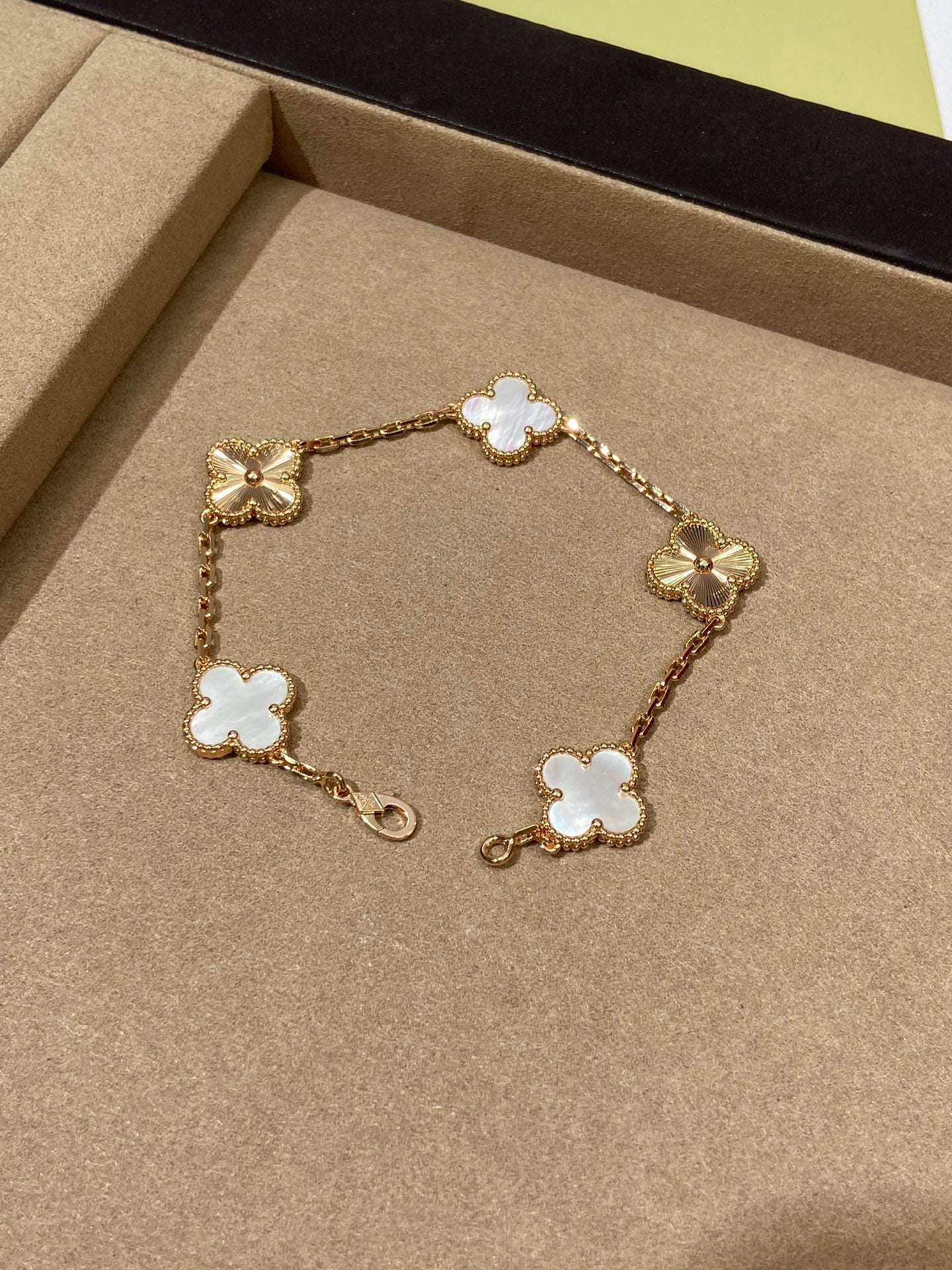 Five-flower bracelet ceramic laser