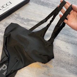 One-piece swimsuit, slim and good-looking
