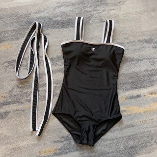 One-piece swimsuit, slim and good-looking