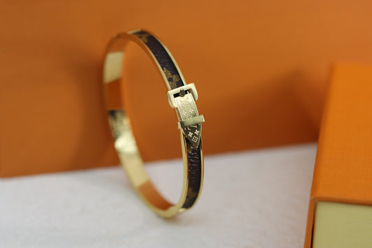 Unpacking Buckle Floral Bracelet