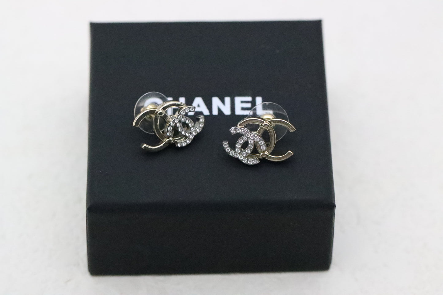 Colorblocked overlapping diamond double C earrings