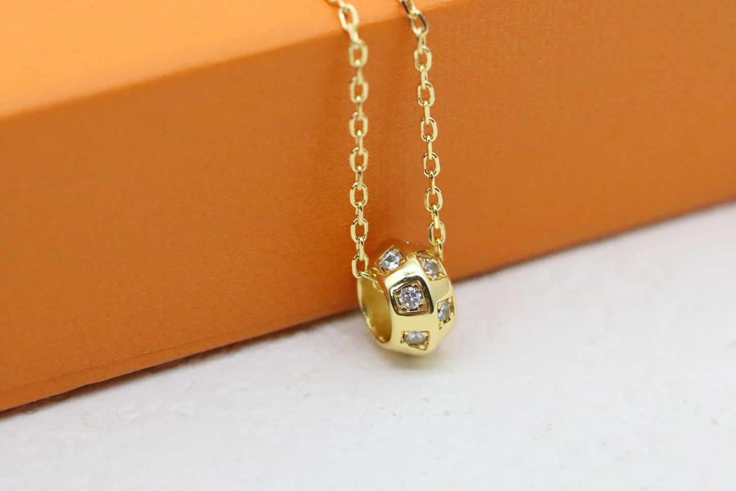 Gold chessboard diamond square clavicle necklace