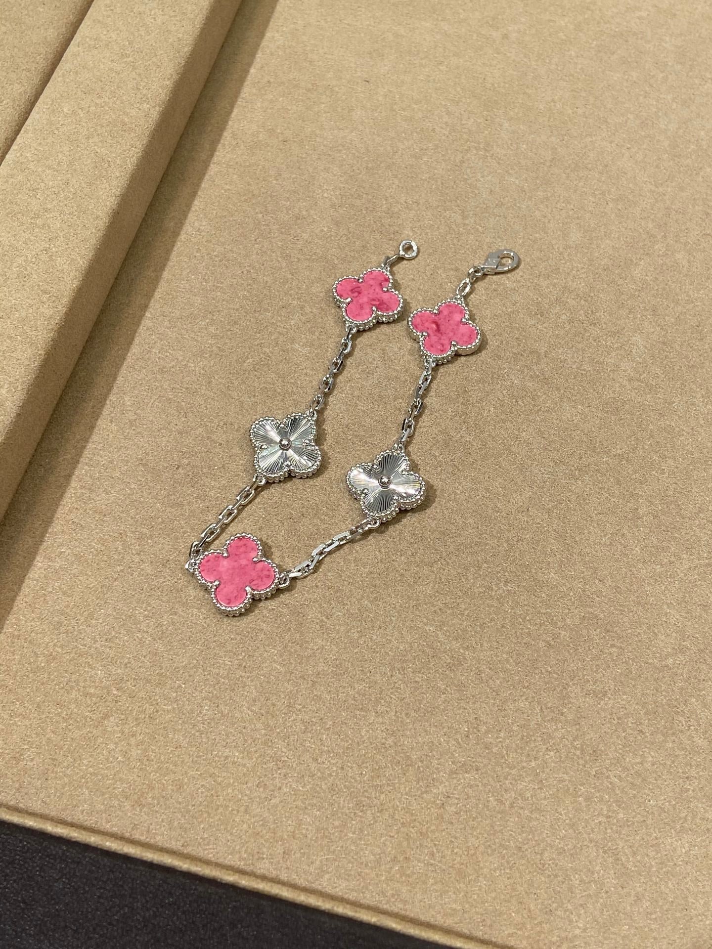 Five-flower bracelet ceramic laser