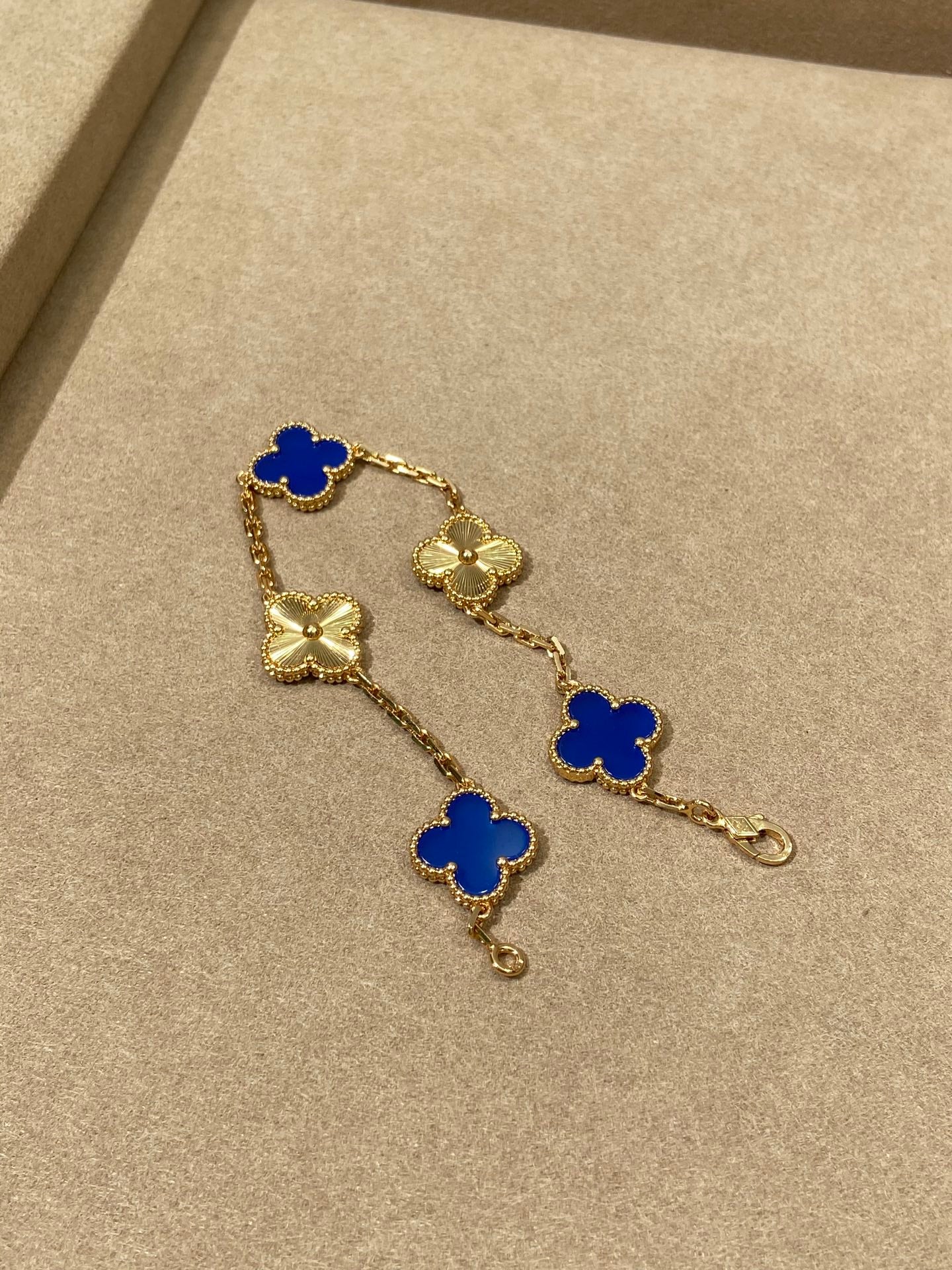 Five-flower bracelet ceramic laser