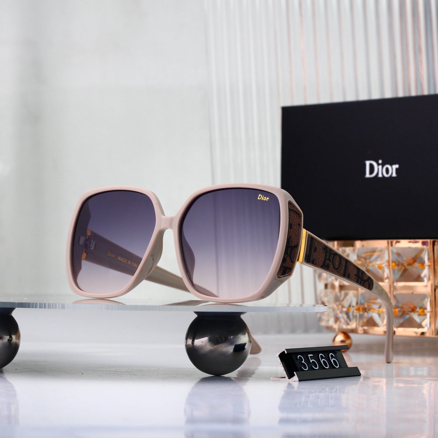 Full frame cat-shaped sunglasses