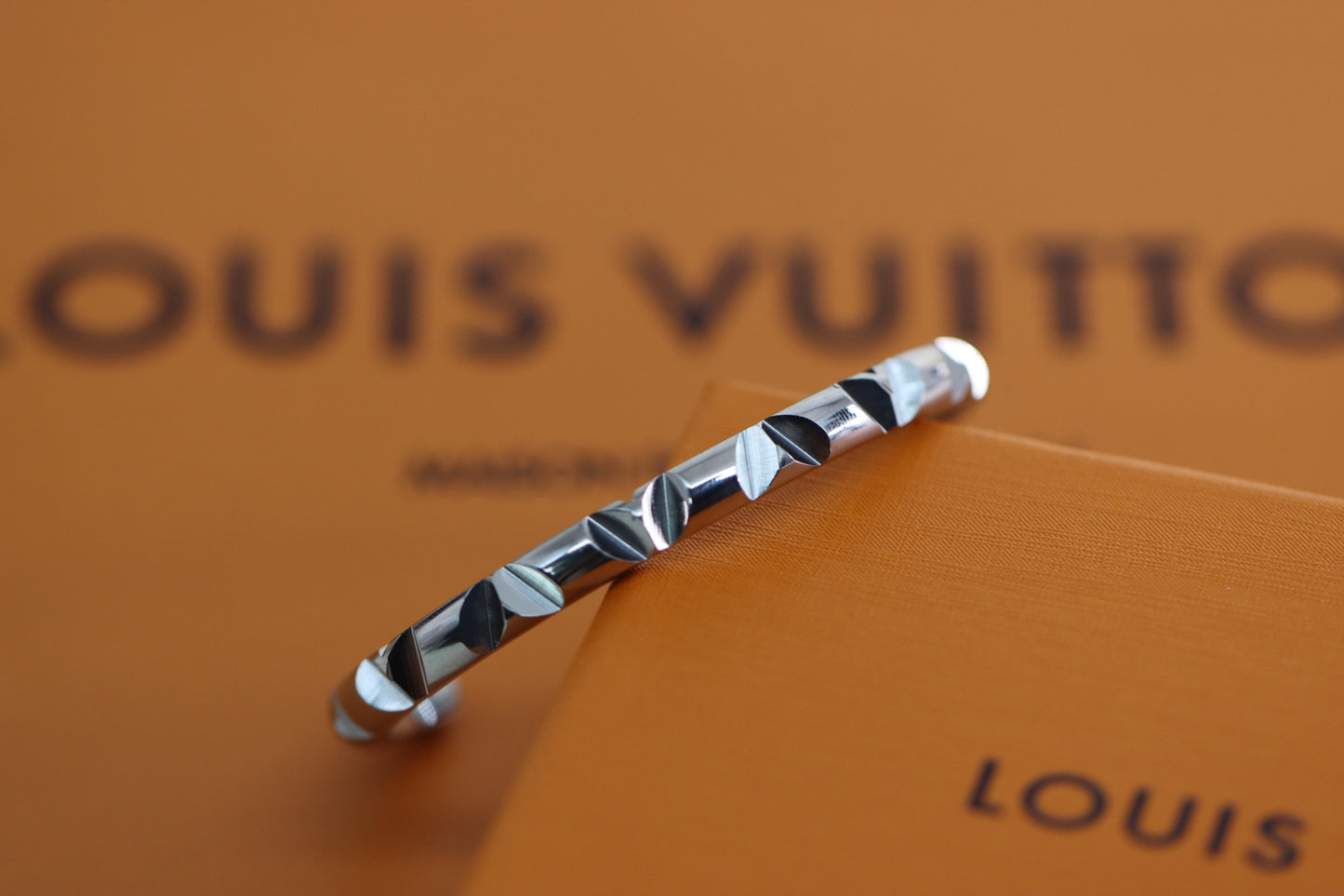 Silver V bracelet