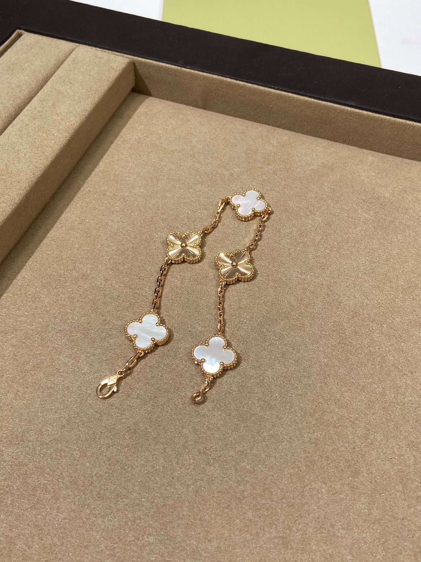 Five-flower bracelet ceramic laser