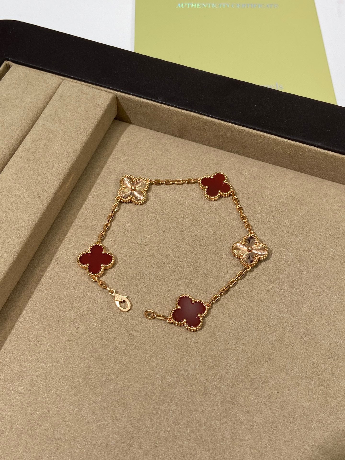 Five-flower bracelet ceramic laser
