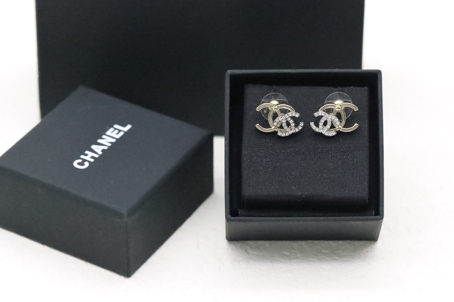 Colorblocked overlapping diamond double C earrings