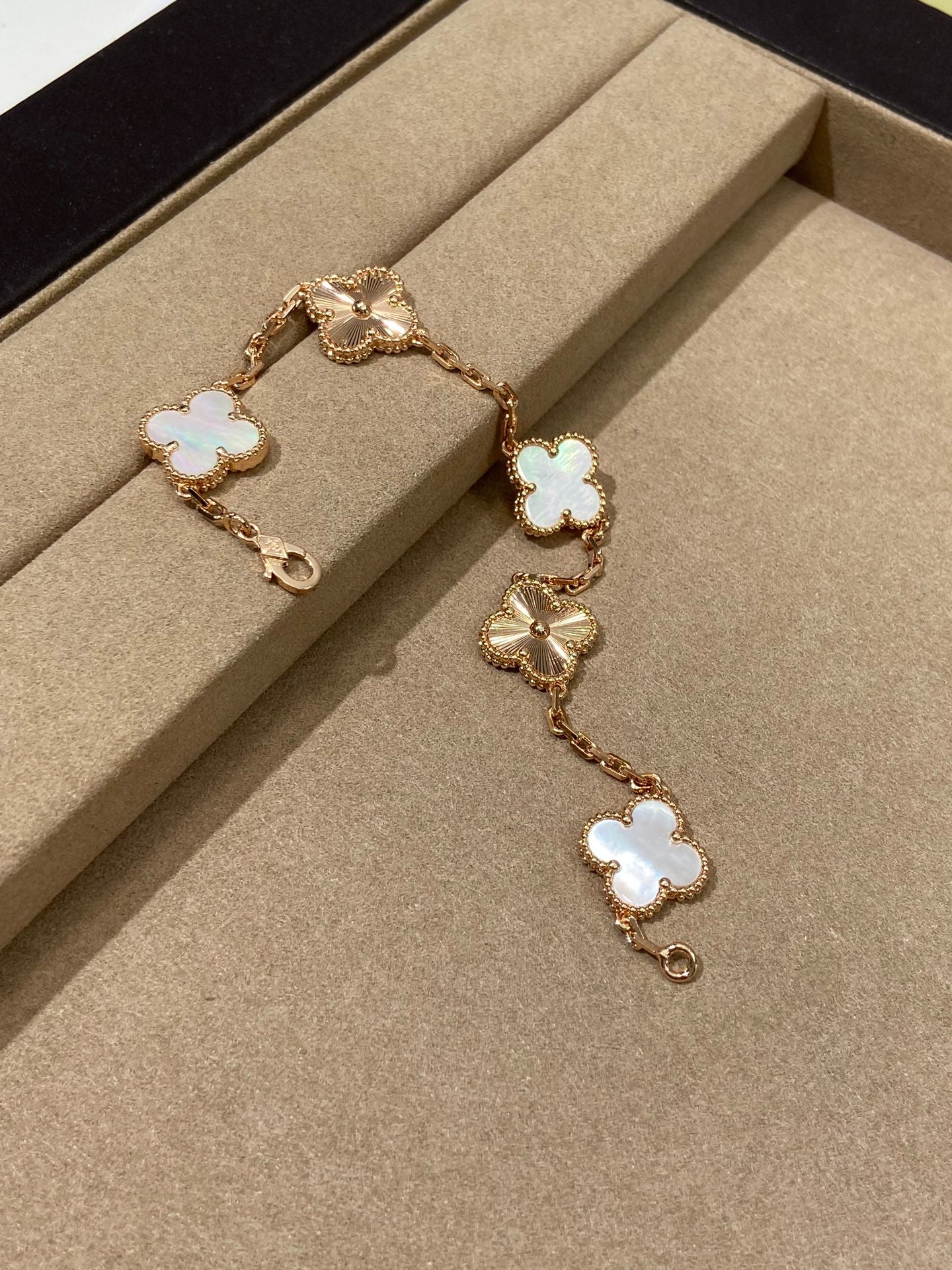 Five-flower bracelet ceramic laser