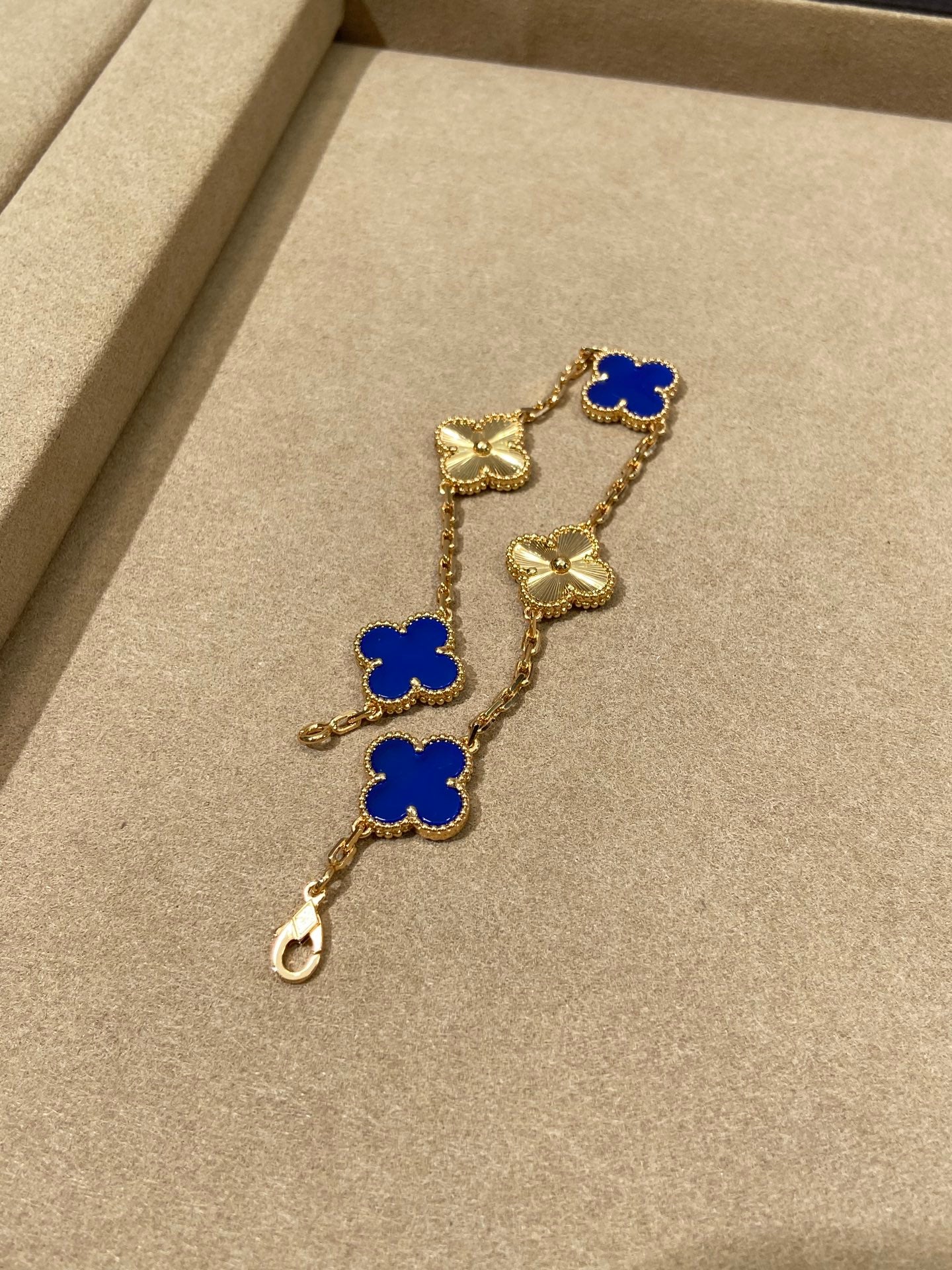 Five-flower bracelet ceramic laser